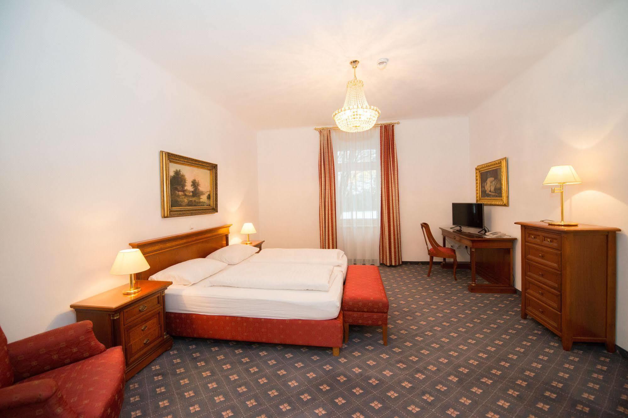 Parkhotel Styria Steyr Bagian luar foto