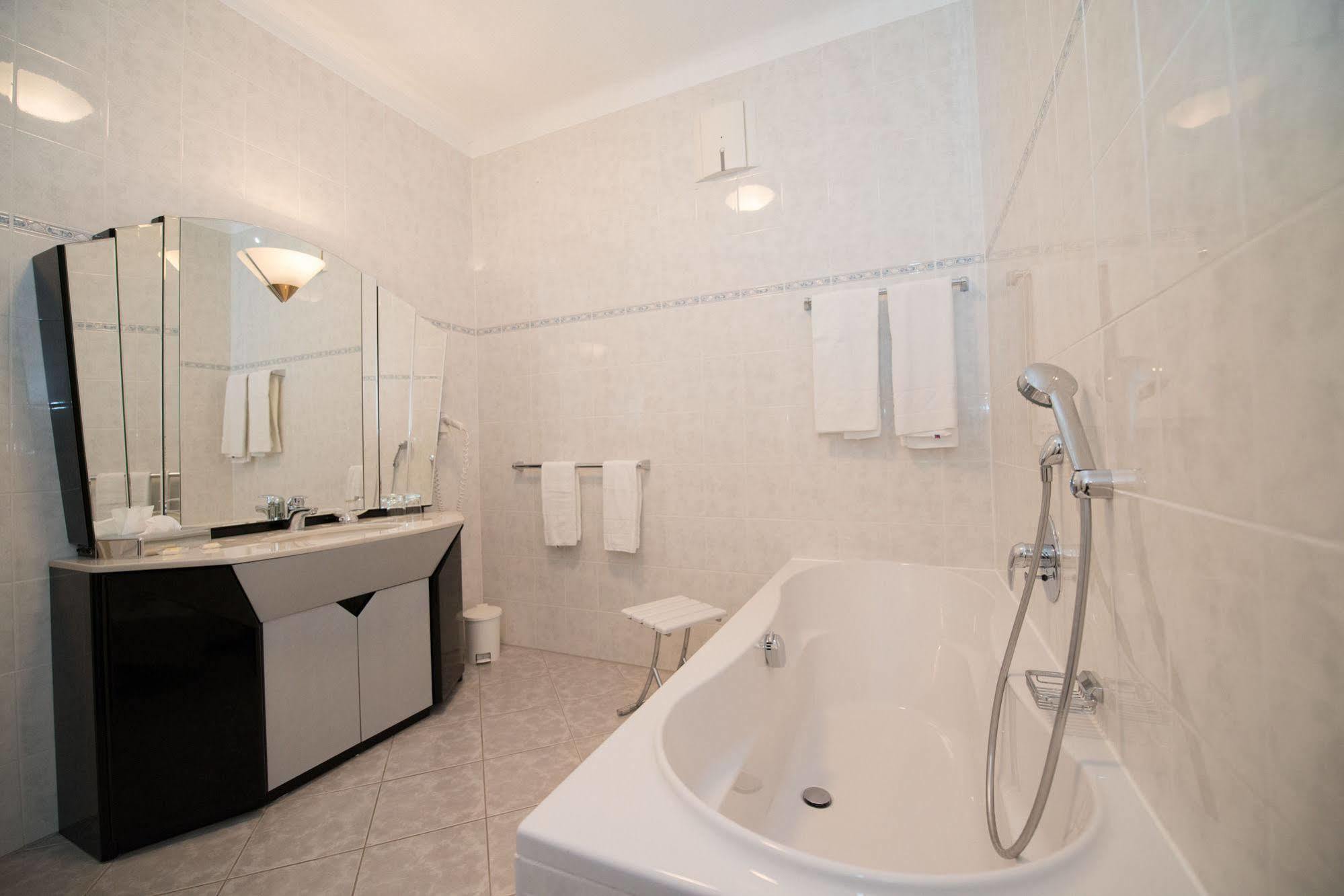 Parkhotel Styria Steyr Bagian luar foto
